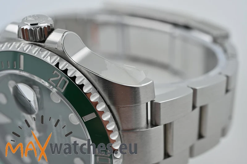 Rolex Submariner Date 116610LV green "Hulk" LC100 - partly stickers stickered