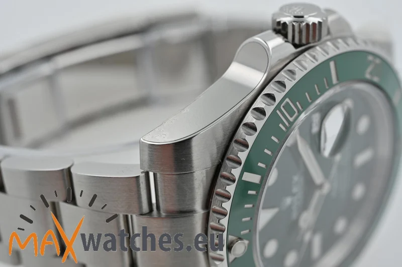 Rolex Submariner Date 116610LV green "Hulk" LC100 - partly stickers stickered