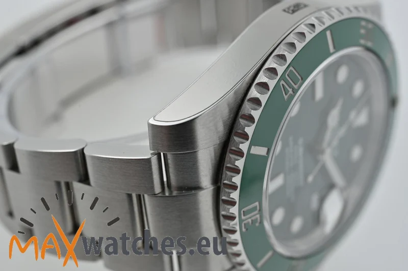 Rolex Submariner Date 116610LV green "Hulk" LC100 - partly stickers stickered