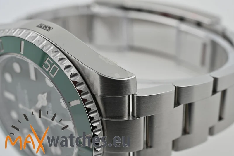 Rolex Submariner Date 116610LV green "Hulk" LC100 - partly stickers stickered