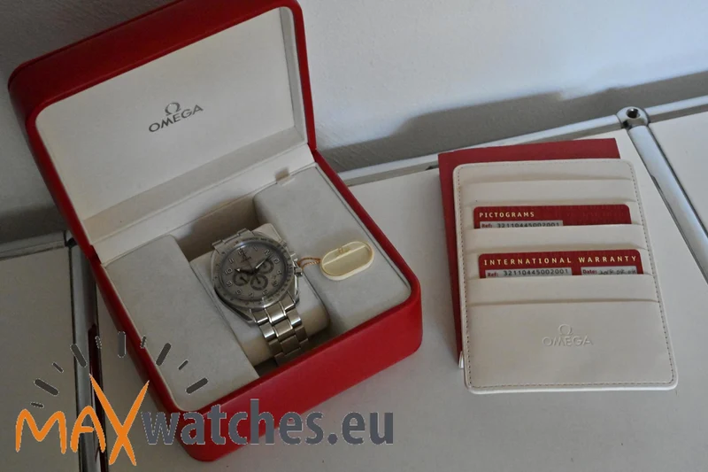 Omega Speedmaster Professional Chronograph Broad Arrow Silver Dial 44mm 32110445002001