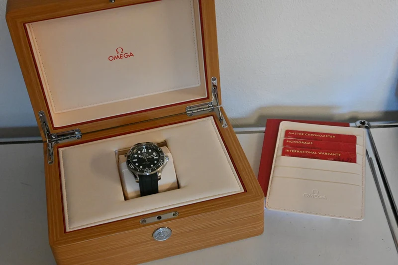 Omega Seamaster Professional 300M 21032422010001 Green Grün
