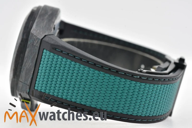 Girard Perregaux Laureato Absolute Aston Martin Chronograph Limited 81060-41-3071-1CX F1 Carbon