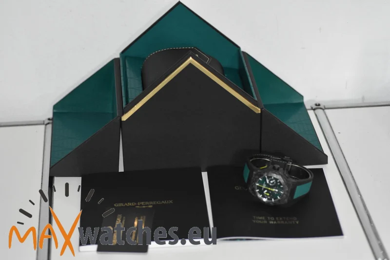 Girard Perregaux Laureato Absolute Aston Martin Chronograph Limited 81060-41-3071-1CX F1 Carbon