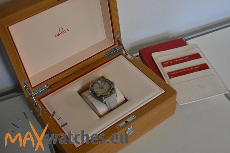 Omega Seamaster Planet Ocean 43mm Grey 21532442109001