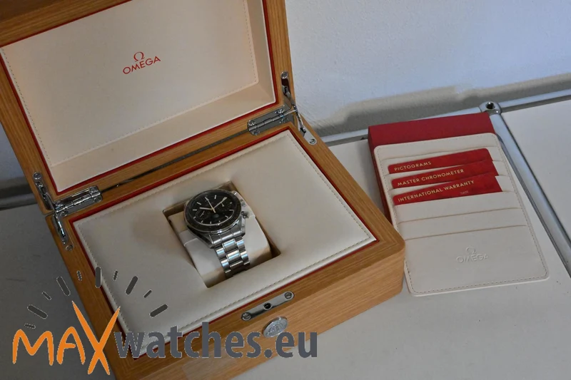 Omega Speedmaster Professional Chronograph Moonphase 44mm 30430445201001