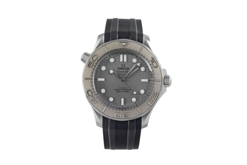 Omega Seamaster steel / titanium automatic men's watch 210.32.42.20.06.002 LP: 6700EUR [2605801]