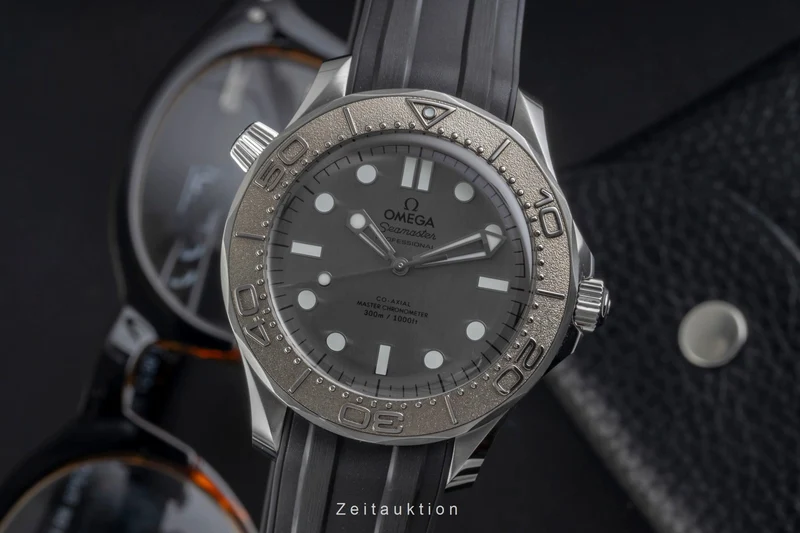 Omega Seamaster steel / titanium automatic men's watch 210.32.42.20.06.002 LP: 6700EUR [2605801]