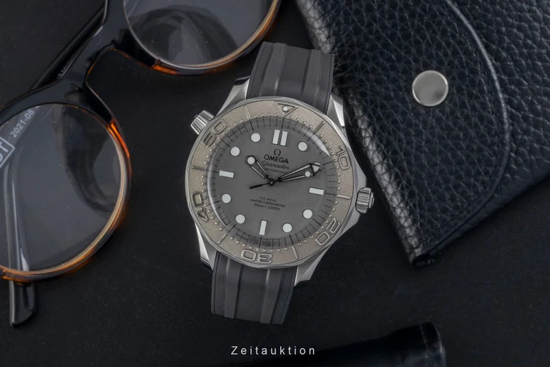 Omega Seamaster steel / titanium automatic men's watch 210.32.42.20.06.002 LP: 6700EUR [2605801]
