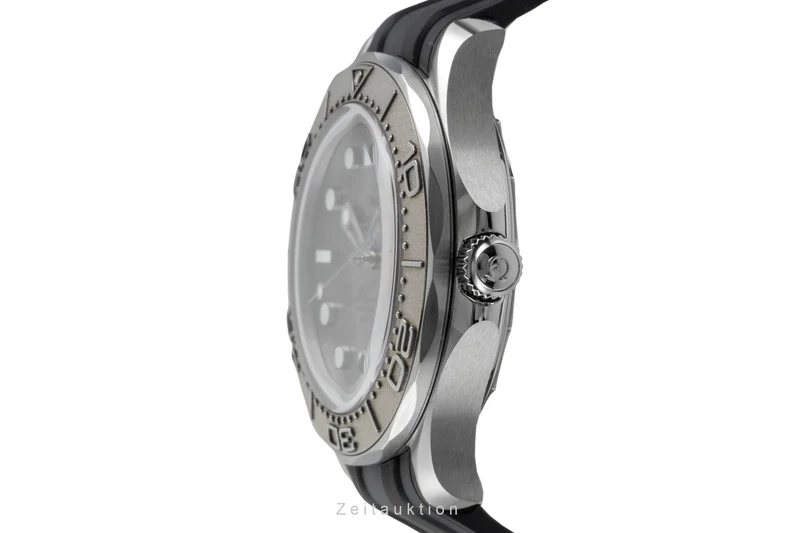 Omega Seamaster steel / titanium automatic men's watch 210.32.42.20.06.002 LP: 6700EUR [2605801]