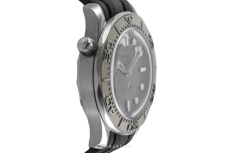 Omega Seamaster steel / titanium automatic men's watch 210.32.42.20.06.002 LP: 6700EUR [2605801]