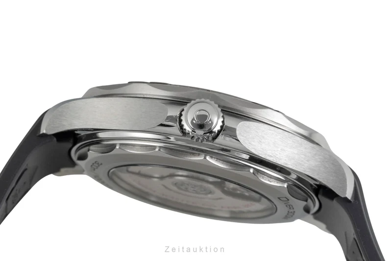 Omega Seamaster steel / titanium automatic men's watch 210.32.42.20.06.002 LP: 6700EUR [2605801]