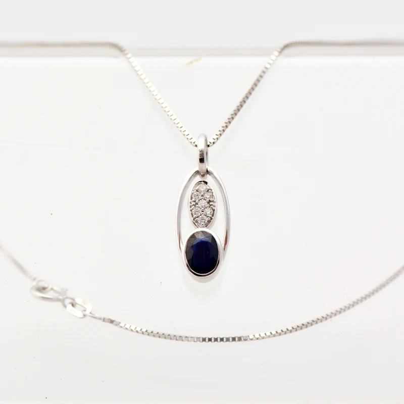 Saphir und Brillanten