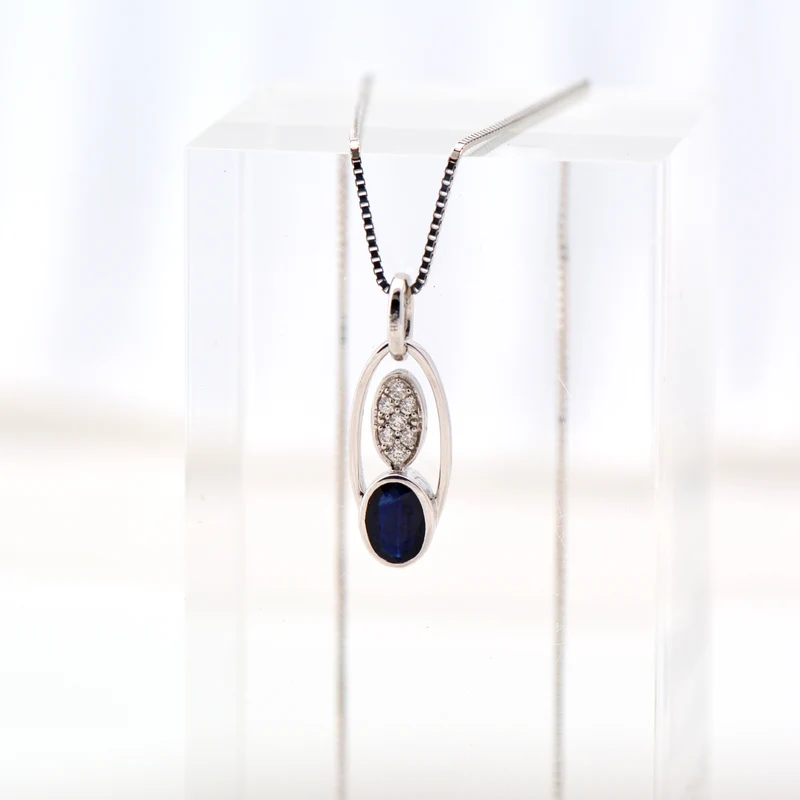 Saphir und Brillanten