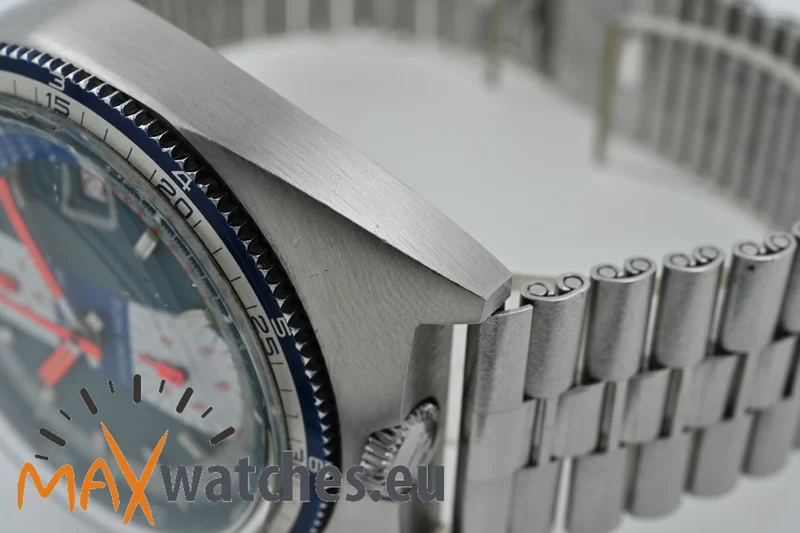 Breitling Bullhead Vintage Chronograph blue dial 2117 Box Papers Vintage Manual Wind