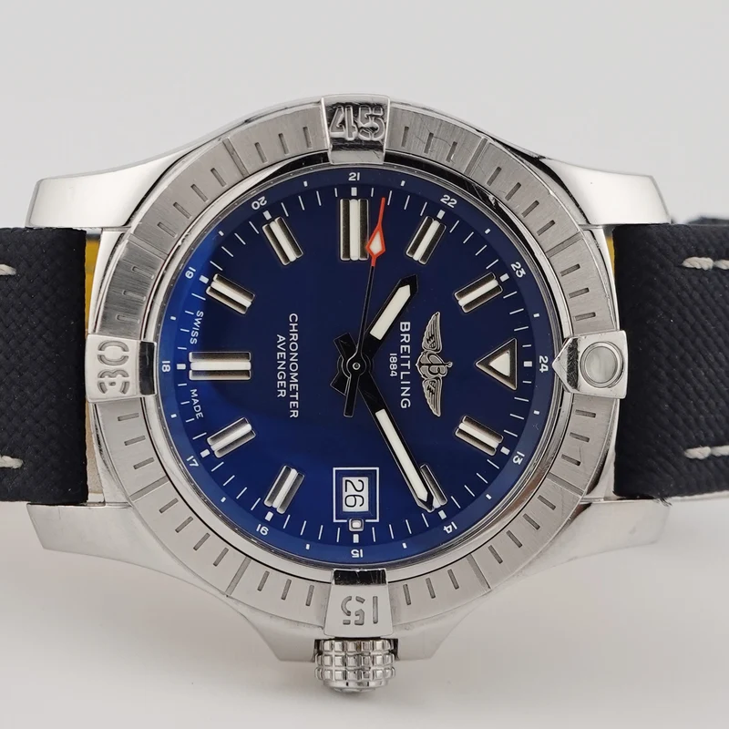 Breitling Avenger GMT Stahl A17318