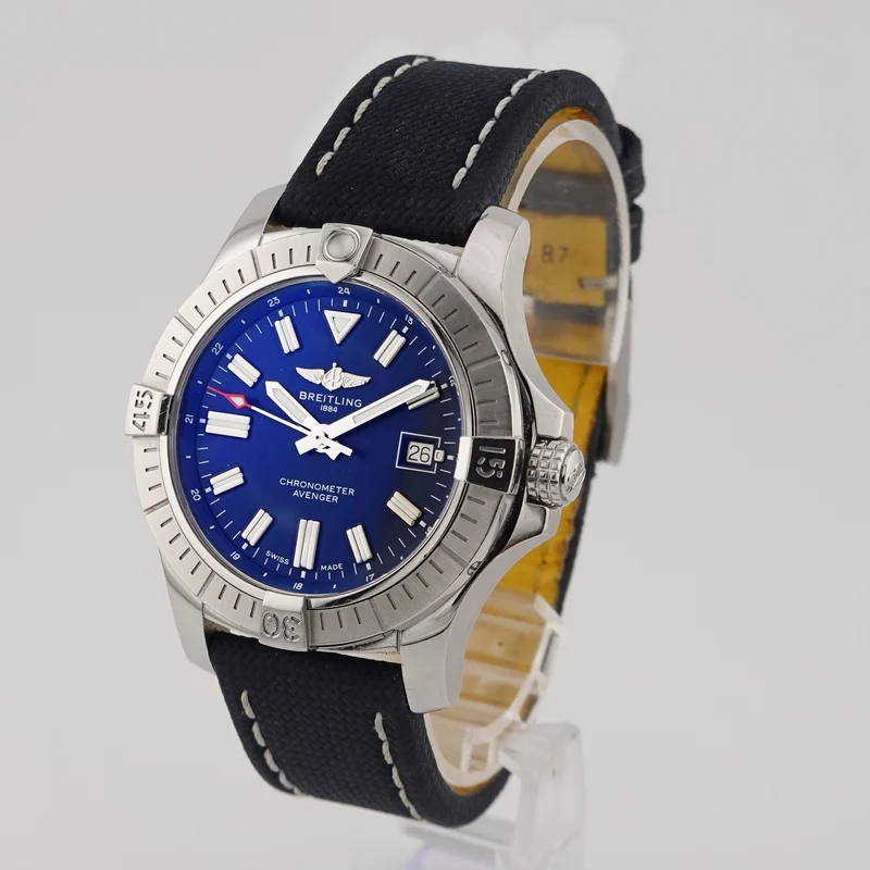 Breitling Avenger GMT Stahl A17318