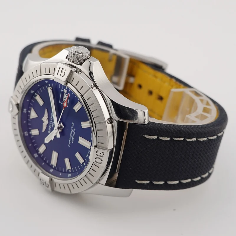 Breitling Avenger GMT Stahl A17318