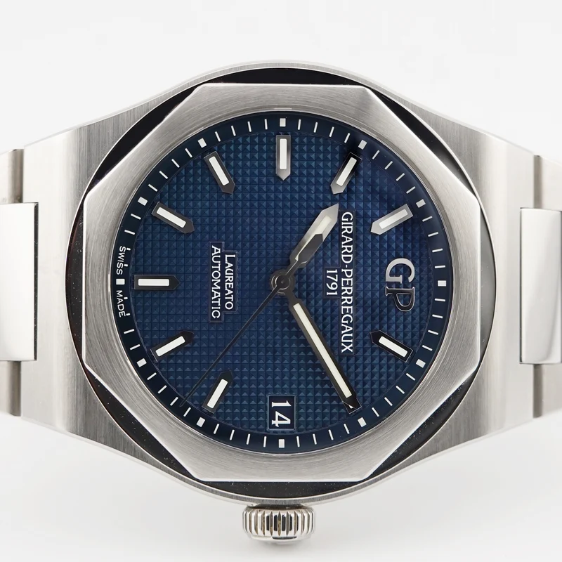 Girard Perregaux Laureato 81010-11-431-11A - 2021