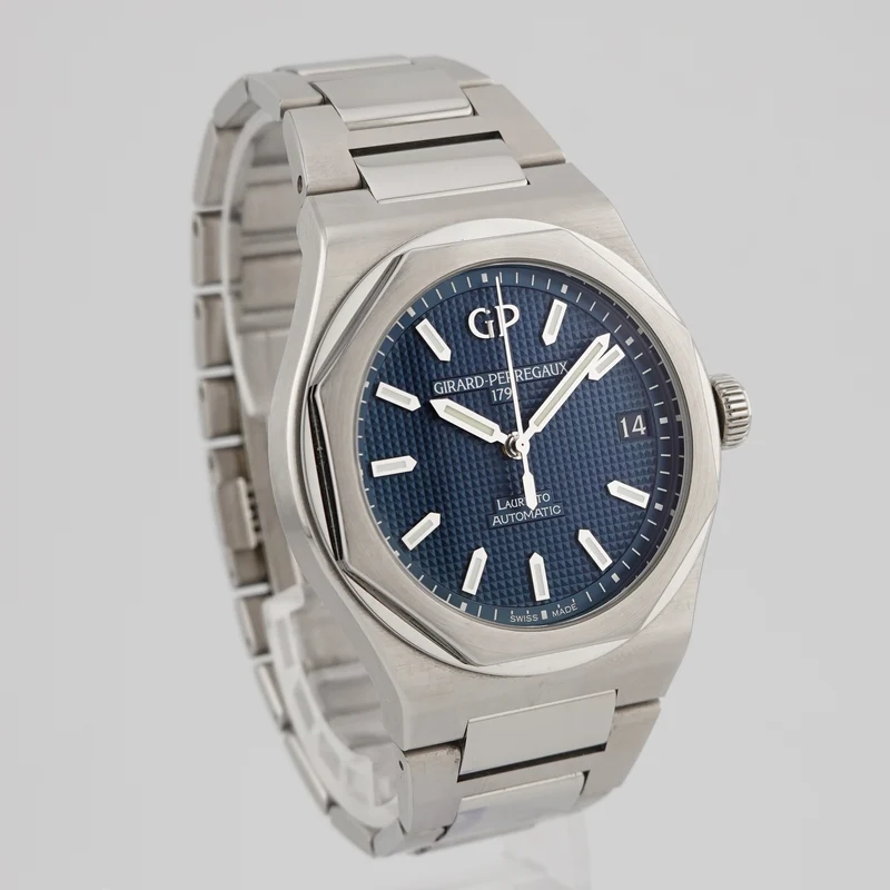 Girard Perregaux Laureato 81010-11-431-11A - 2021