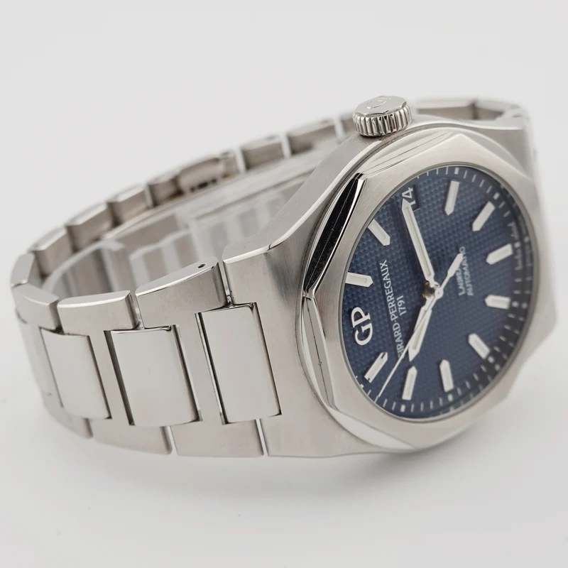Girard Perregaux Laureato 81010-11-431-11A - 2021