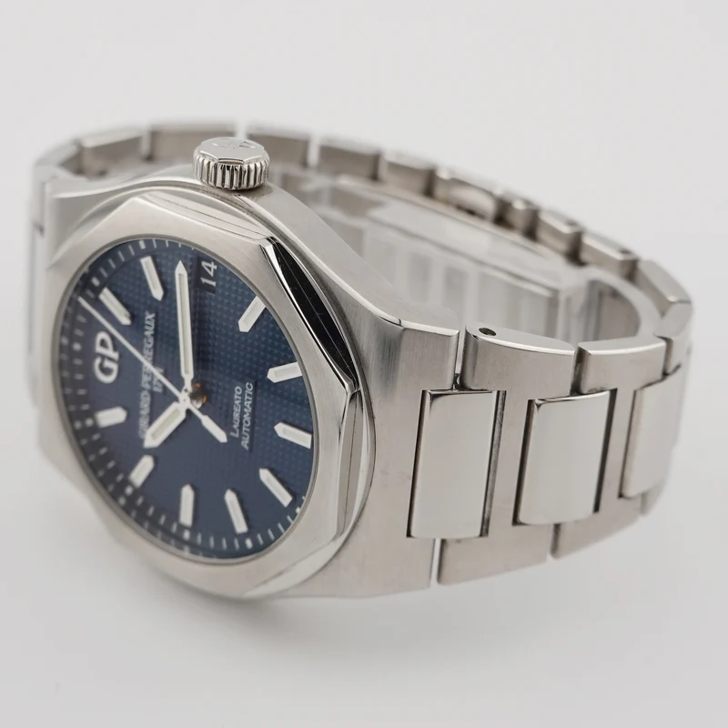 Girard Perregaux Laureato 81010-11-431-11A - 2021