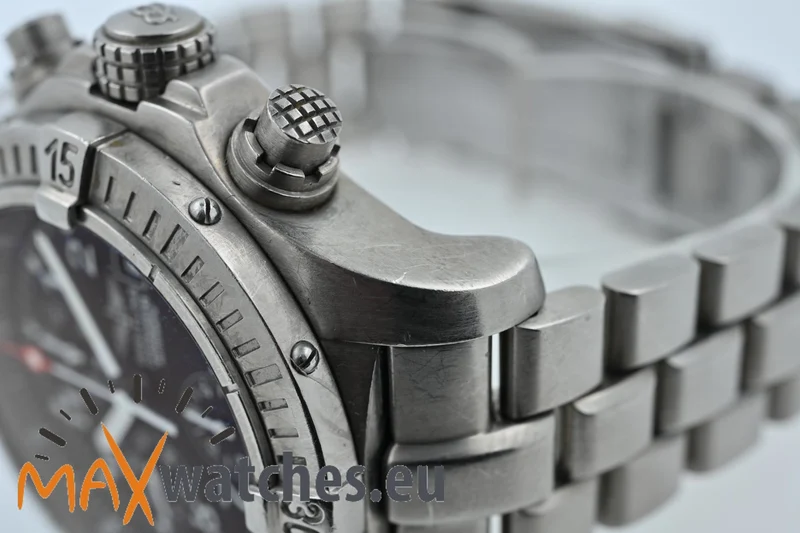 Breitling Aeromarine Chrono Avenger Chronograph Titanium Titan E13360