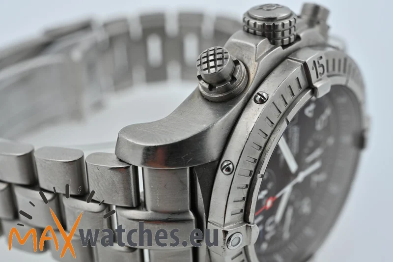 Breitling Aeromarine Chrono Avenger Chronograph Titanium Titan E13360