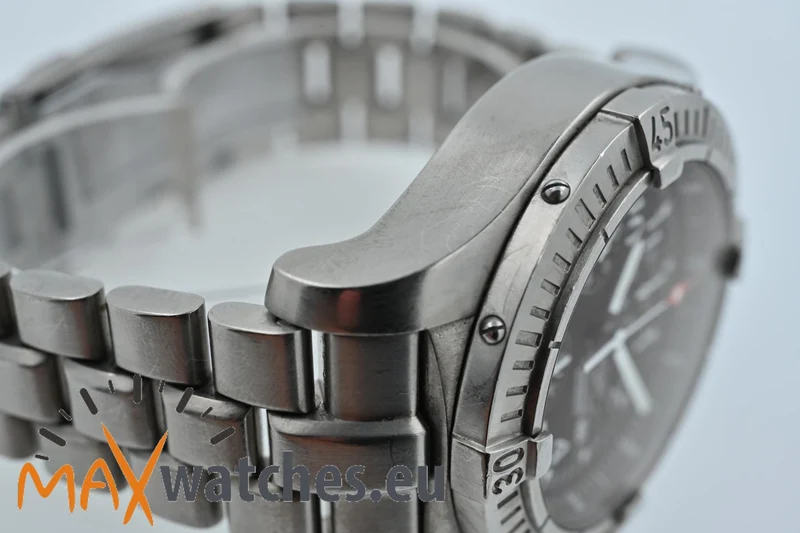 Breitling Aeromarine Chrono Avenger Chronograph Titanium Titan E13360