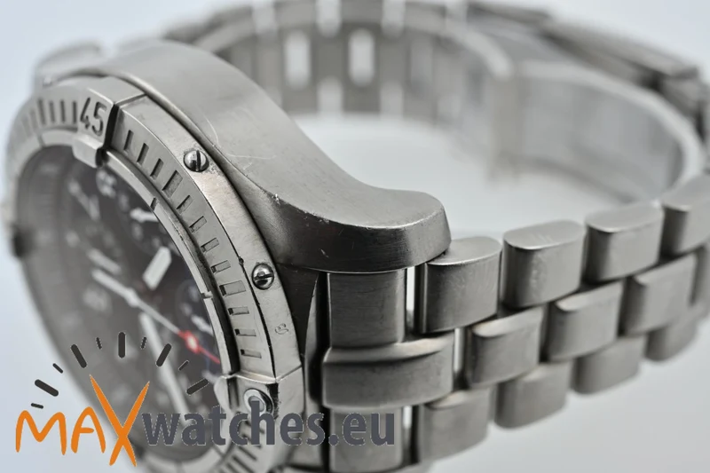 Breitling Aeromarine Chrono Avenger Chronograph Titanium Titan E13360