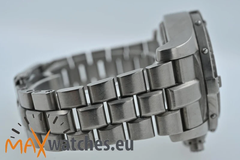Breitling Aeromarine Chrono Avenger Chronograph Titanium Titan E13360