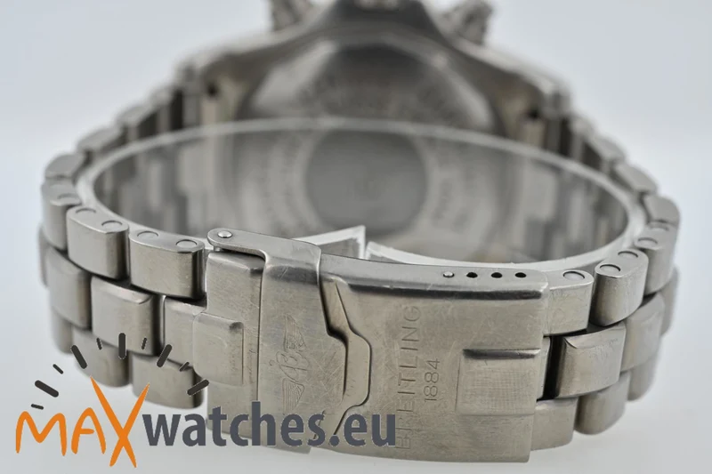 Breitling Aeromarine Chrono Avenger Chronograph Titanium Titan E13360