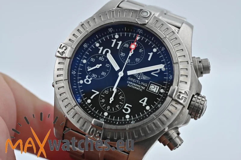 Breitling Aeromarine Chrono Avenger Chronograph Titanium Titan E13360