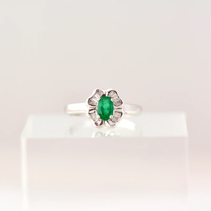 Smaragd und Diamanten