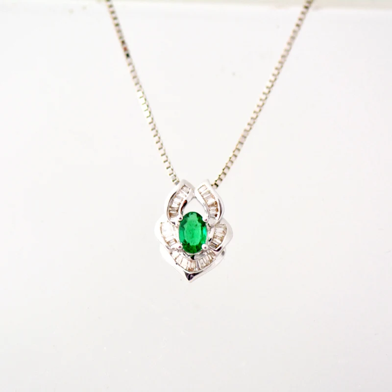 Smaragd und Diamanten
