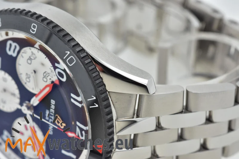 Breitling Classic AVI Chronograph Mosquito Y233801A1B1A1