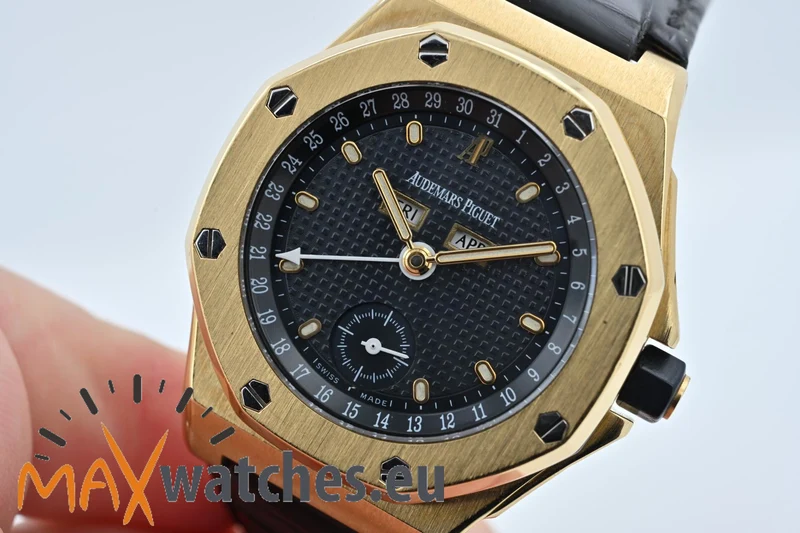 Audemars Piguet Royal Oak Offshore Triple Calendar Date 18k Yellow Gold 25808
