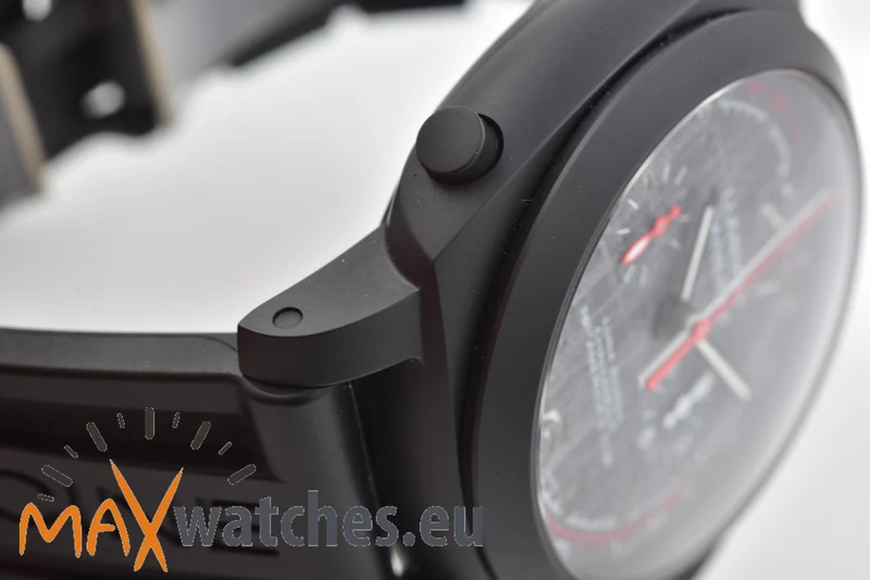 Panerai Luminor Marina Flyback Chronograph 44mm PAM 1037 Luna Rossa Limited