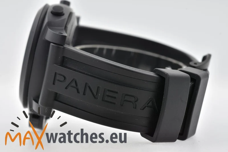 Panerai Luminor Marina Flyback Chronograph 44mm PAM 1037 Luna Rossa Limited