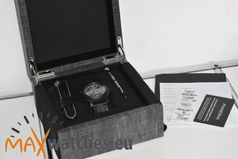 Panerai Luminor Marina Flyback Chronograph 44mm PAM 1037 Luna Rossa Limited