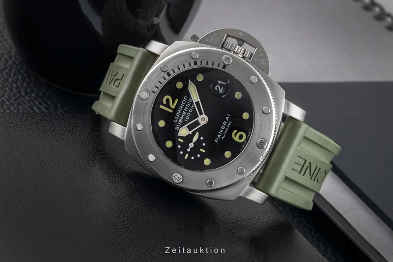 Panerai Submersible steel automatic men's watch PAM00243 [2605296]