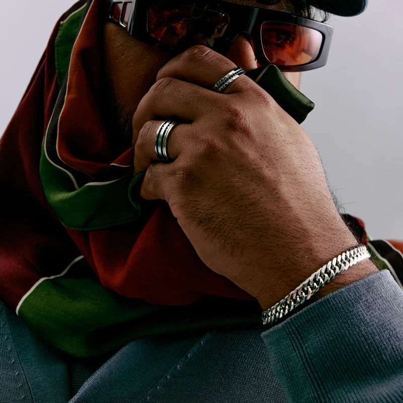 Armband mit Diamantschliff und doppelter Kante