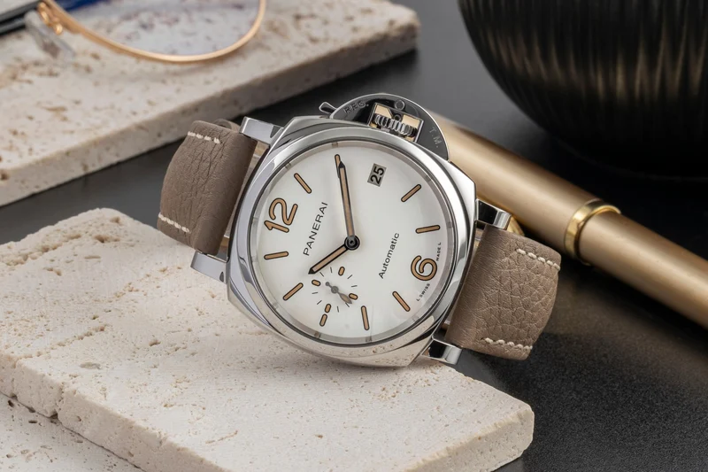 Panerai Luminor steel automatic men's watch PAM01043 LP: 8400EUR [2604983]