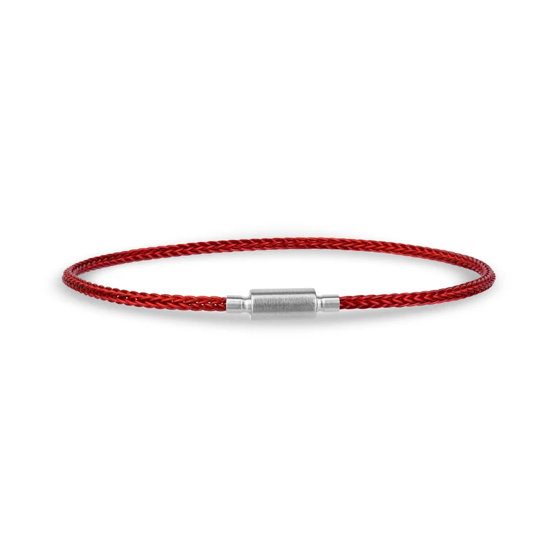 Schutzarmband mit roter Kordel und Silberarmband