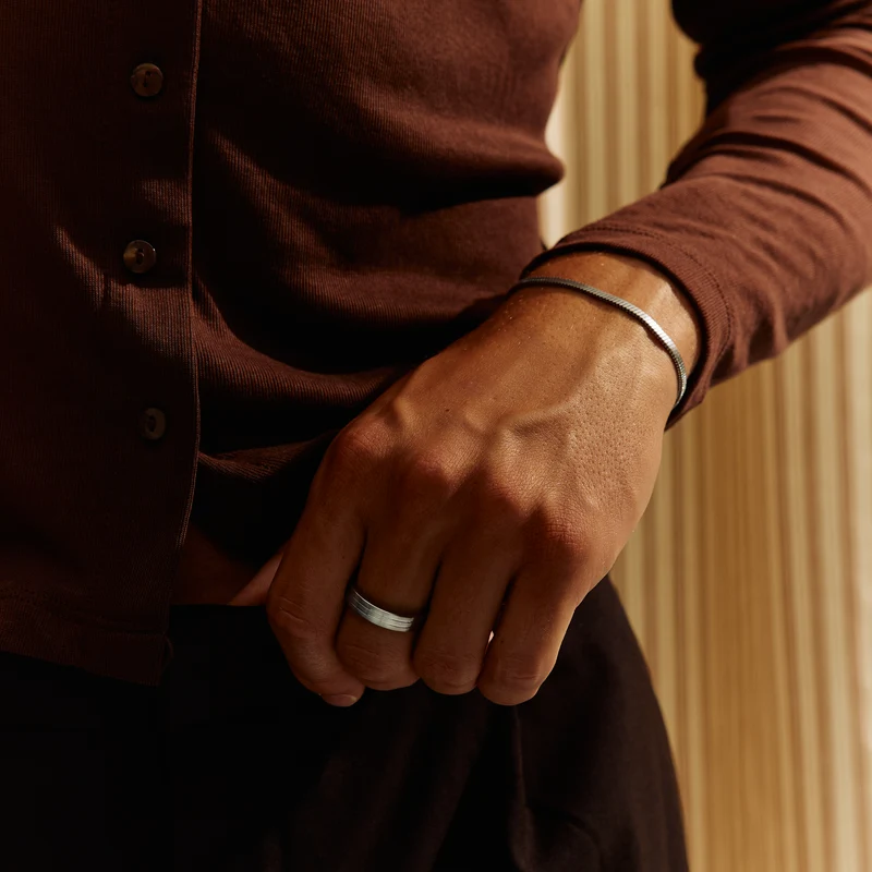 Mattes flaches Schlangenarmband