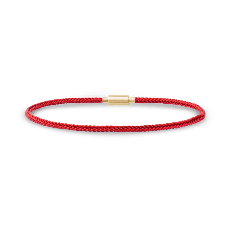 Schutzarmband mit roter Kordel und Gold