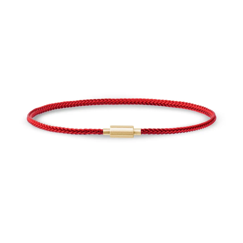 Schutzarmband mit roter Kordel und Gold