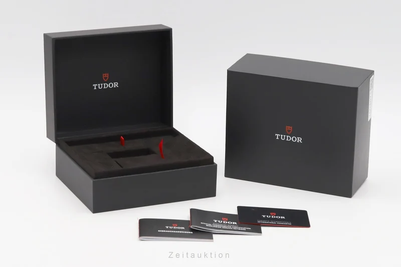 Tudor Black Bay steel automatic men's watch 79000N LP: 4280EUR [2604672]
