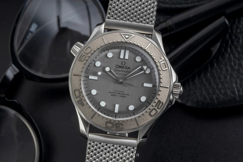 Omega Seamaster steel / titanium automatic men's watch 210.30.42.20.06.002 LP: 7100EUR [2604603]