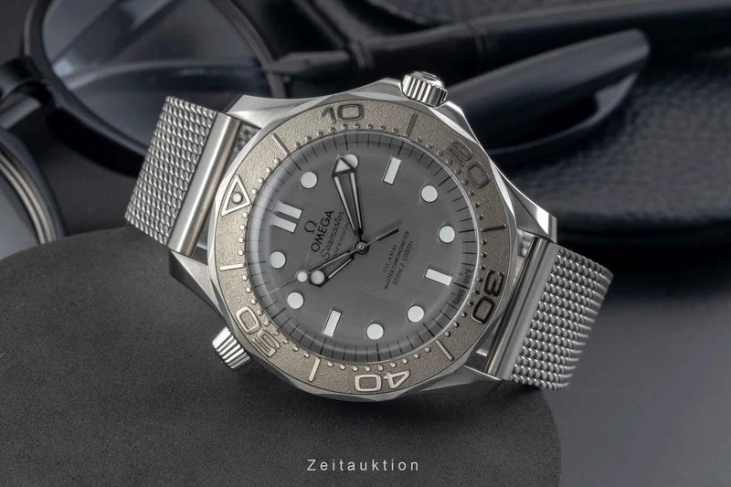 Omega Seamaster steel / titanium automatic men's watch 210.30.42.20.06.002 LP: 7100EUR [2604603]